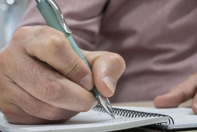 ¿Una de las mejores maneras de celebrar un aniversario importante de la empresa? Encargar un libro al periodista y escritor Toni Traveria - 1, Foto 1