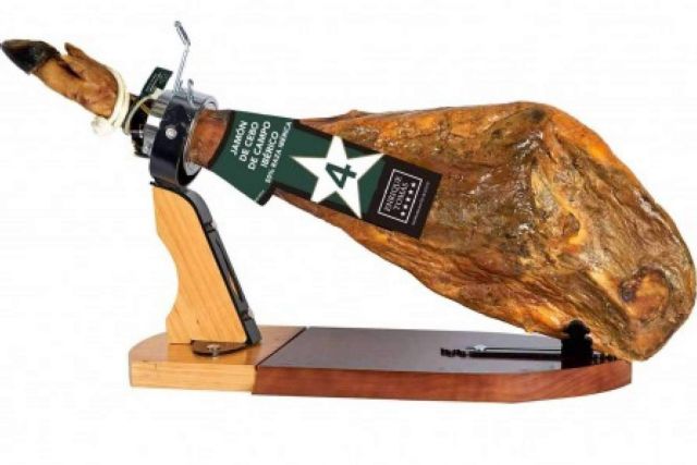 Enrique Tomás enseña a poner el jamón en el jamonero - 1, Foto 1