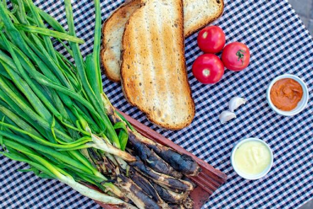 Comer calçots esta temporada, en el restaurante de la Barceloneta Pasa Tapas - 1, Foto 1