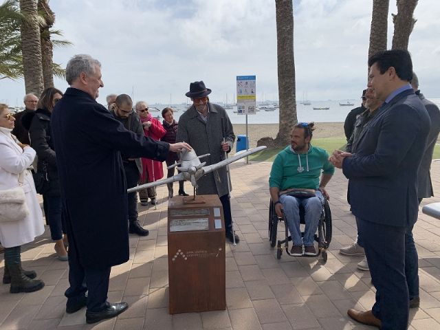 El Museo Aeronáutico Tiflológico al aire libre ya ocupa un kilómetro y medio del paseo Colón - 1, Foto 1