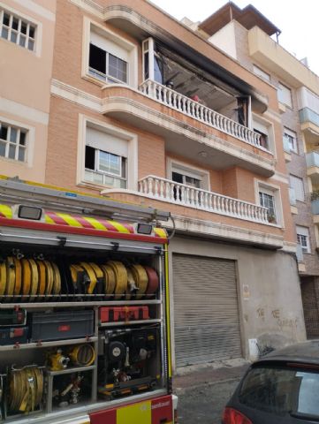 Incendio en el interior de una vivienda de tres alturas, en el casco urbano de Molina de Segura - 1, Foto 1