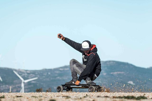 Encontrar skateboards todoterreno que se adaptan a todas las superficies de la mano de Tomahawk Skateboard - 1, Foto 1