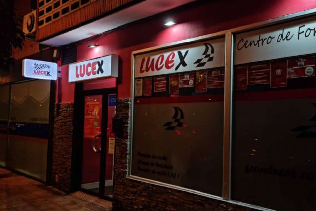 Permiso de conducción B sin lista de espera, con la Autoescuela Lucex - 1, Foto 1