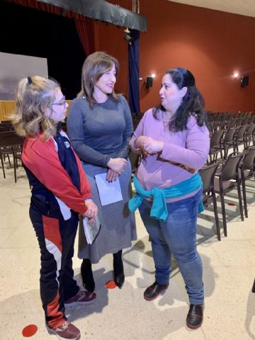 Más de 500 alumnos de 3º de ESO reflexionan sobre el acoso escolar con la obra teatral Menina - 1, Foto 1