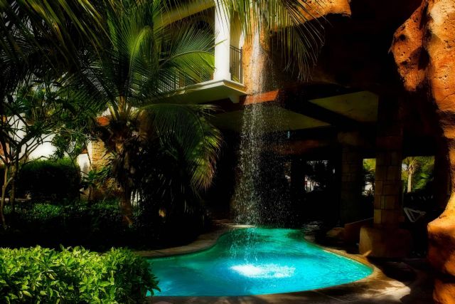 Warmpool ofrece una gama premium de foco acero de resina de cuatro hilos, que permite embellecer y dar calidez a las piscinas - 1, Foto 1