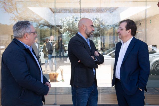 Guillermo Fernández Vara visita Hoteles Desconecta2 y conoce los resultados del Grupo Media Interactiva - 1, Foto 1