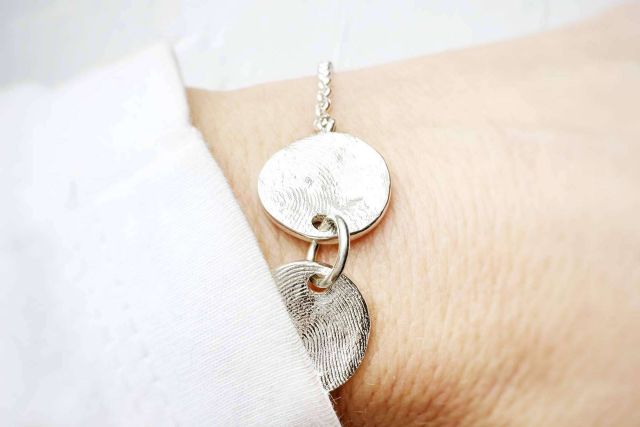 La nueva colección de joyas personalizadas de Dejando Huella, con huellas dactilares y texturas de piel - 1, Foto 1