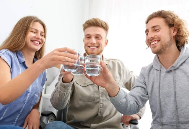 Poder acceder a agua mineral natural en todo momento de forma fácil con los dispensadores de agua para casa que ofrece Acquajet - 1, Foto 1