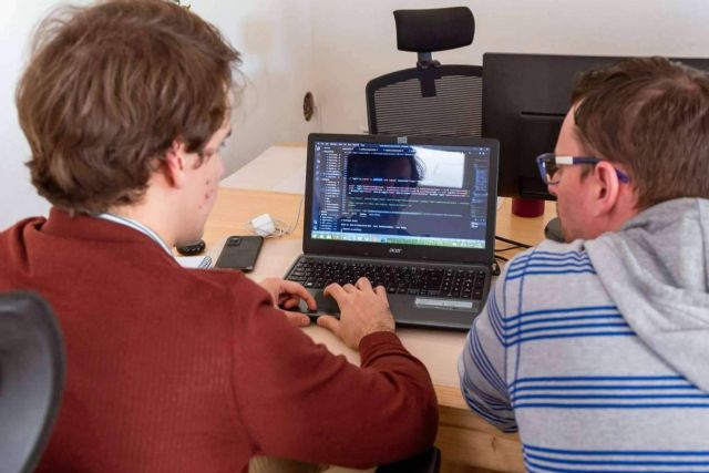 ¿Por qué es importante la formación en programación y análisis de datos en la era de la automatización y la inteligencia artificial? Codenotch - 1, Foto 1