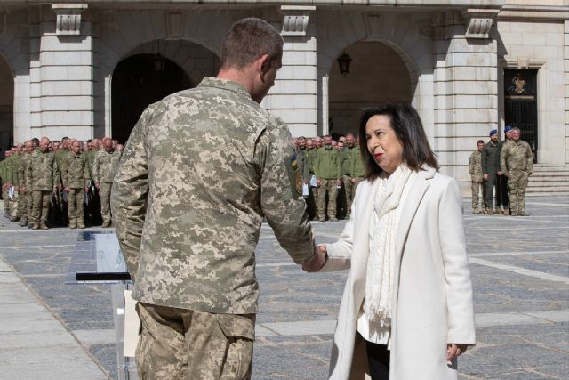 Margarita Robles preside el acto de despedida del III Curso de Formación Básica de militares ucranianos en Toledo - 1, Foto 1