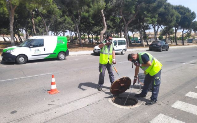 San Javier inicia la campaña de desinsectación y desratización en el alcantarillado municipal - 1, Foto 1