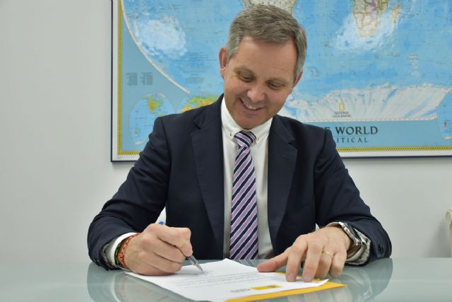 Miñones conoce de primera mano los proyectos a favor de la salud, la infancia y el bienestar social de la Fundación CSAI - 1, Foto 1