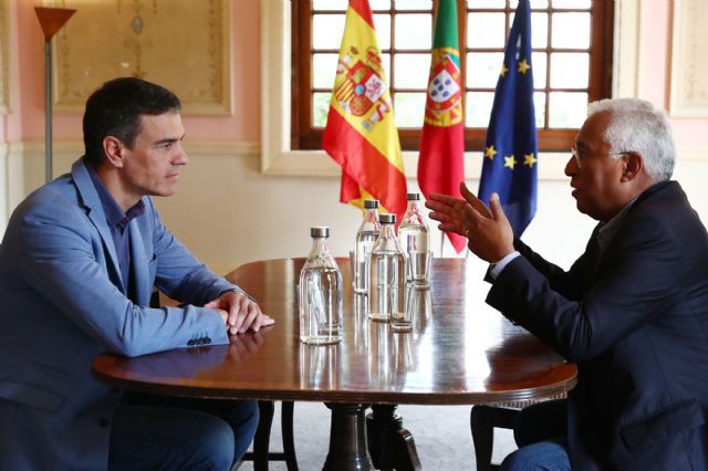 Pedro Sánchez y António Costa se reúnen en Oporto para analizar la Presidencia Española del Consejo de la UE Foto: Moncloa/Jorge Villar, Foto 1