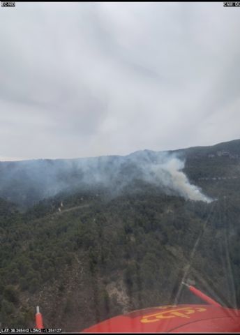 Servicios de Emergencia trabajan para extinguir Incendio Forestal en la sierra de la Pila, término municipal de Abarán - 1, Foto 1
