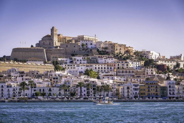 Formas de moverse por Ibiza durante la estancia en la isla, con Alpha VIP Transfer - 1, Foto 1