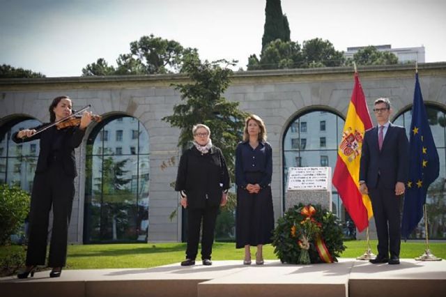 Félix Bolaños en el homenaje a las víctimas españolas del nazismo: recordar su ejemplo es una responsabilidad cívica - 1, Foto 1