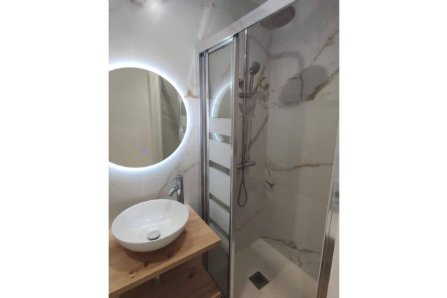 ¿Dónde encontrar reformas integrales en Barcelona a precios accesibles? Reformas Barcelona Low Cost - 1, Foto 1