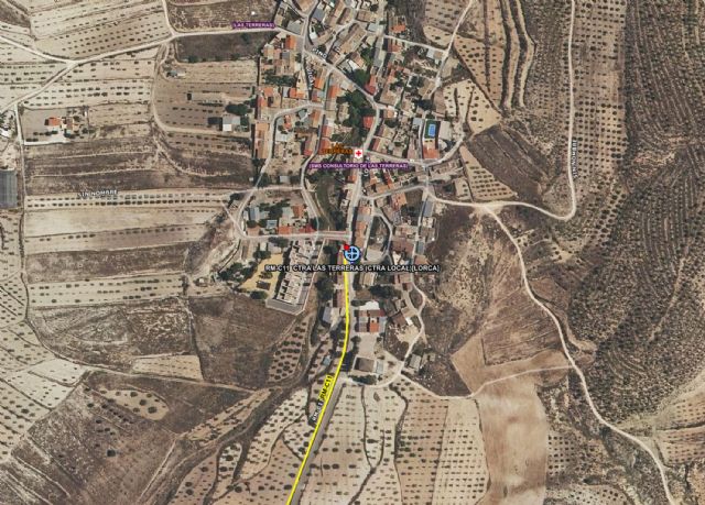 Servicios de emergencia atienden y trasladan al hospital a un herido en accidente de tráfico en Lorca - 1, Foto 1