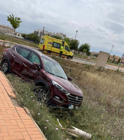 Servicios de emergencias atienden a tres heridos en un accidente de tráfico en Torre-Pacheco - 1, Foto 1