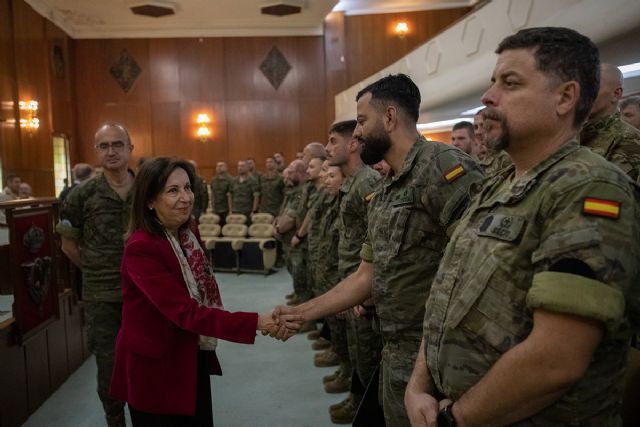 Margarita Robles preside la entrega de diplomas a militares ucranianos que han finalizado el III Curso de Tratamiento de Bajas en Combate - 1, Foto 1