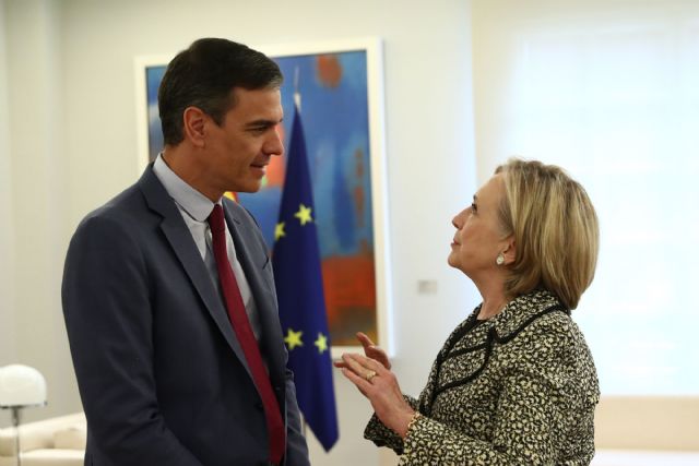 Imágenes de la reunión entre Pedro Sánchez y Hillary Clinton Foto: Moncloa/Jorge Villar, Foto 1