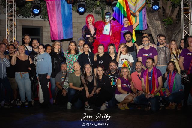 Epntica desafa los fenmenos atmosfricos y llena de color la plaza de Beniel - 1