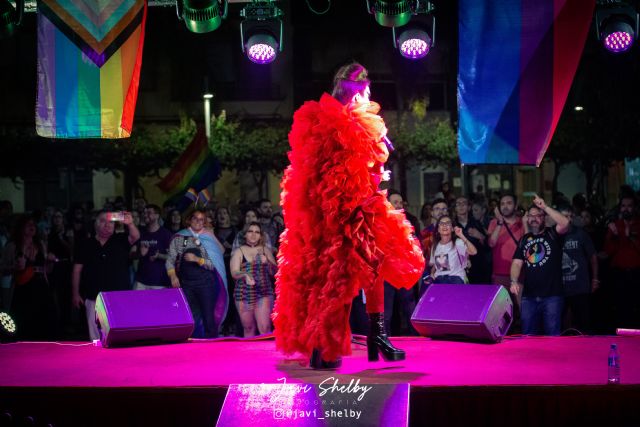 Epntica desafa los fenmenos atmosfricos y llena de color la plaza de Beniel - 5