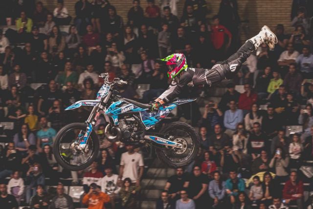 Los pilotos del equipo Breaking de Freestyle Motocross harán un exclusivo espectáculo de acrobacias en moto para los alumnos de la escuela de motocross Motoffroad de Zona Motor Ametlla Park - 1, Foto 1