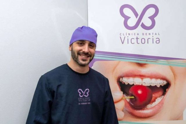 Su extenso catálogo de tratamientos y popularidad hacen destacar a la Clínica Dental Victoria - 1, Foto 1