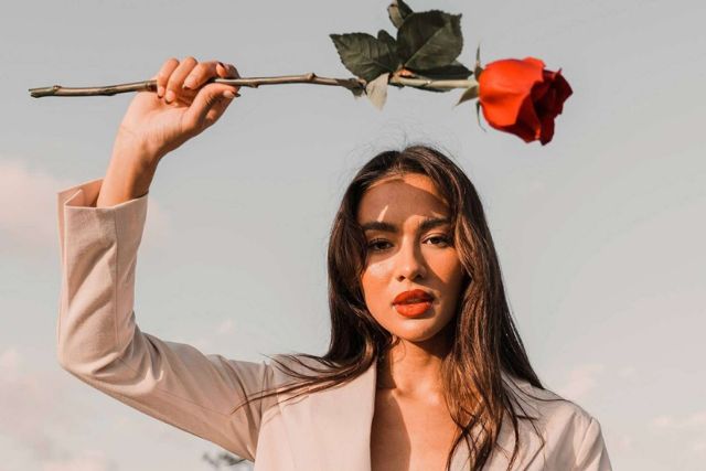 Obsequiar un ramo de rosas rojas ecoamigable, con Roses To Love - 1, Foto 1