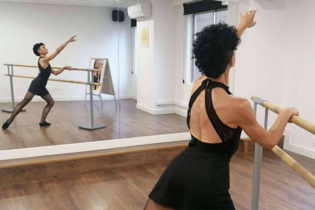 La bailarina profesional Elena Marco enseña fitness ballet - 1, Foto 1