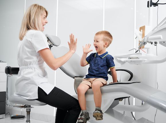 El Centre Dental Francesc Macià explica cómo se debe tratar la higiene dental infantil - 1, Foto 1