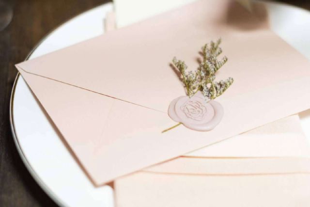 Subasta en eactivos.com de material escolar, mobiliario, maquinaria y diseños de estampación y encuadernación de la reconocida marca Busquets - 1, Foto 1