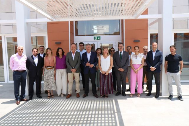El alcalde de Sevilla visita la Casa Ronald McDonald, a punto de finalizar sus obras, donde se acogerá a las familias con hijos hospitalizados de la ciudad - 1, Foto 1
