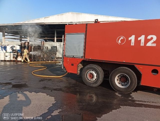 Bomberos apagaron ayer tarde incendio industria en Alhama de Murcia, Foto 1