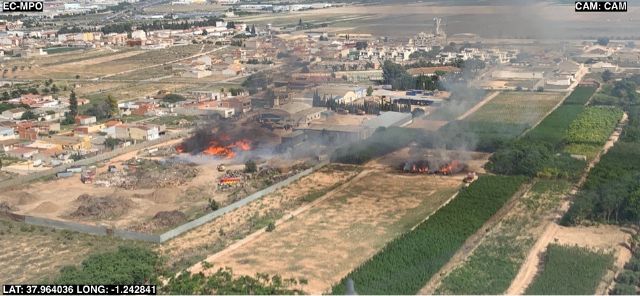 Servicios de emergencias intervienen en un incendio en Alcantarilla - 1, Foto 1