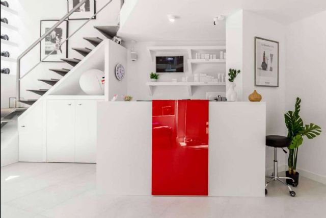 La academia de belleza que ofrece un trato y unos resultados únicos es Las Heroínas - 1, Foto 1