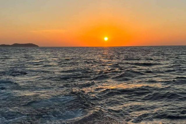 Float Your Boat ofrece la oportunidad de practicar deportes acuáticos en las playas más conocidas de Ibiza - 1, Foto 1