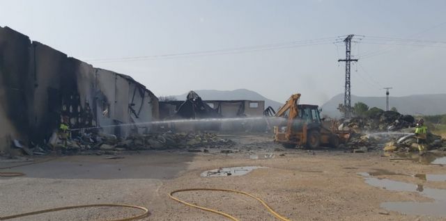Incendio en una Nave Industria en Caravaca de La Cruz - 1, Foto 1