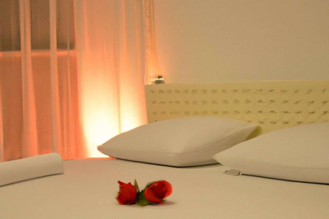 Bed Lifter presenta el elevador que se puede instalar en cualquier cama de hotel - 1, Foto 1