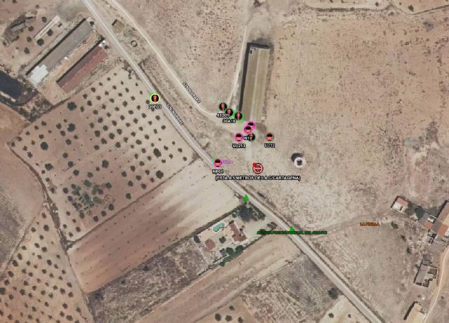 Servicios de emergencia trabajan en la extinción del incendio de una nave en La Pinilla, Fuente Álamo - 1, Foto 1