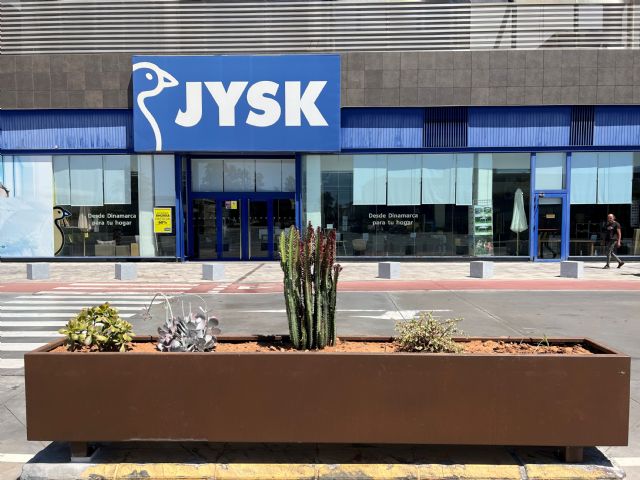 La Salera renueva su imagen con innovadoras jardineras urbanas de diseño personalizado - 1, Foto 1