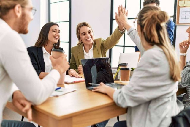 Conocer 5 claves en la atención al cliente para conectar con la Generación Z - 1, Foto 1