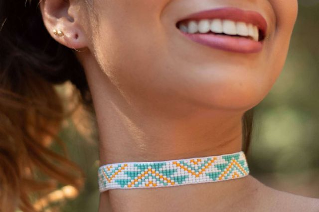 El impacto de piezas coloridas en verano de la mano de la joyería artesanal colombiana y los bolsos wayuu - 1, Foto 1