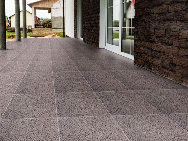 Baldosas granalladas de Terrazos Fortuna: resistencia, estilo y brillo para espacios exteriores - 1, Foto 1