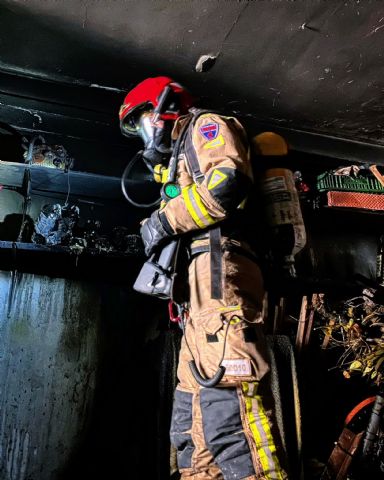 Servicios de emergencias intervienen en un incendio de una vivienda en Yecla - 1, Foto 1