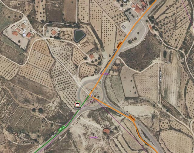 Sanitarios atienden y trasladan a ciclista herido al sufrir una caída en Abanilla - 1, Foto 1