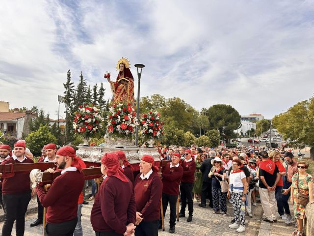 Ms de un millar de peregrinos de Totana llegan a Mrida acompaados por la imagen de Santa Eulalia - 5