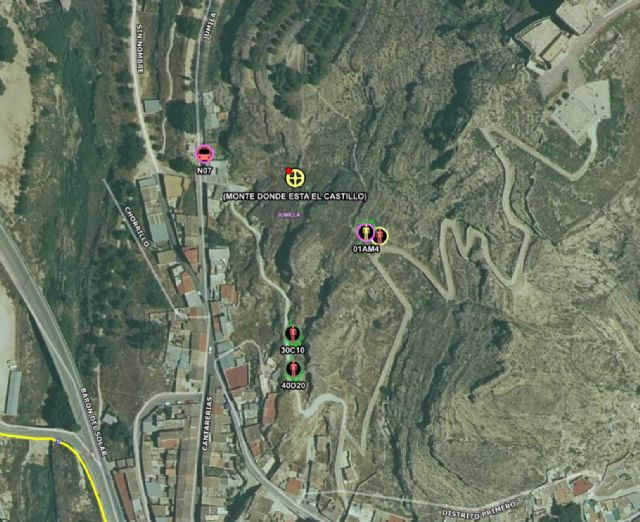 Extinguen un incendio de herbáceas y matorral declarado en la subida al Castillo de Jumilla - 1, Foto 1