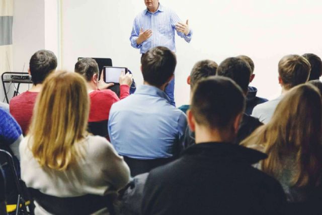 UpToYou brinda formación en instituciones educativas - 1, Foto 1